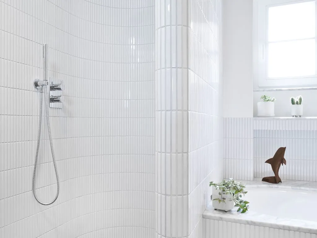  58 / 5 000 Které dlaždice si vybrat na stěnu sprchového koutu? Inspirace pro Raw Decor!