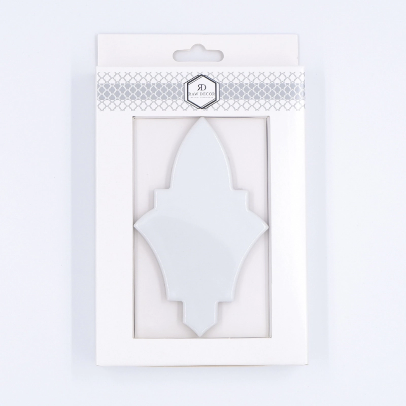 Probă: Arabesque Shield Alb Lucioasă